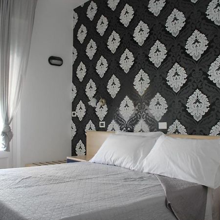 Hotel Mora Rimini Bagian luar foto