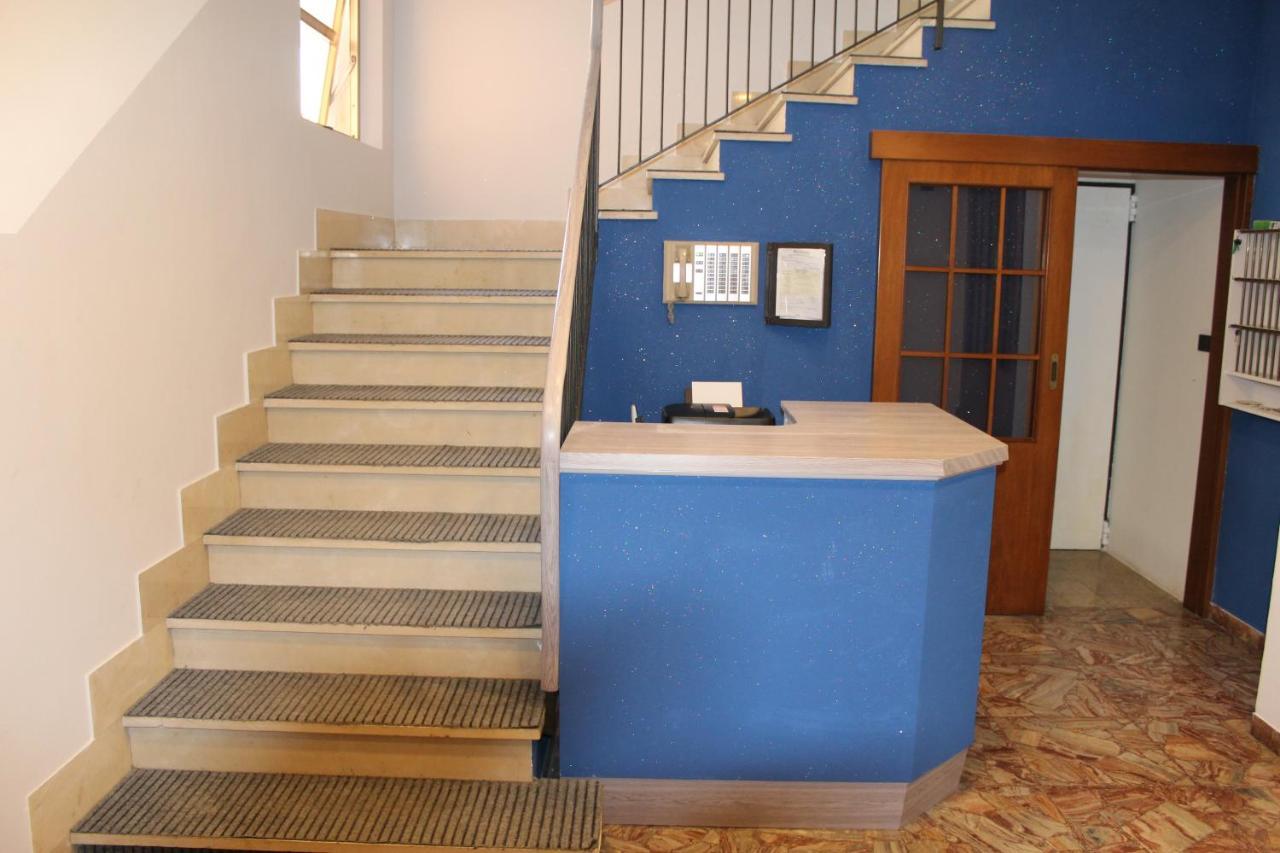 Hotel Mora Rimini Bagian luar foto