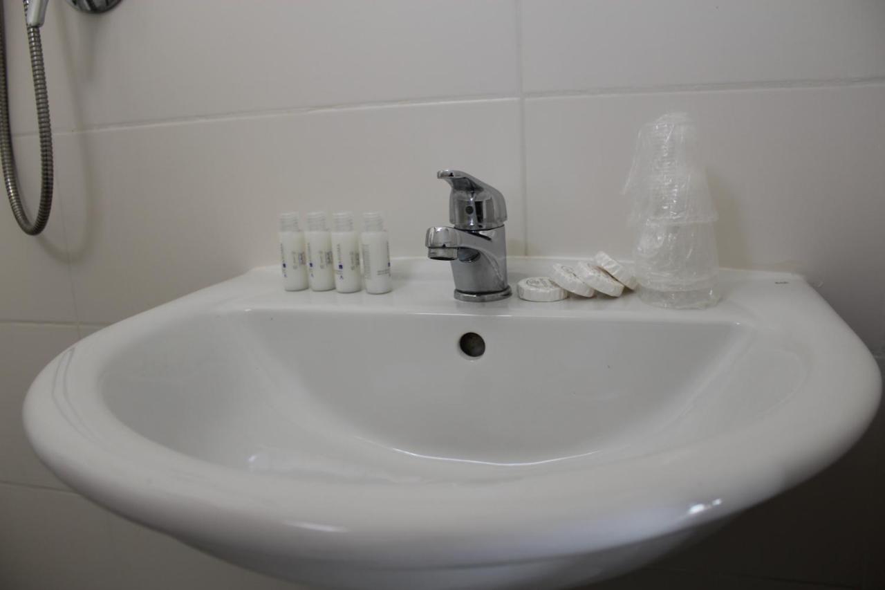 Hotel Mora Rimini Bagian luar foto