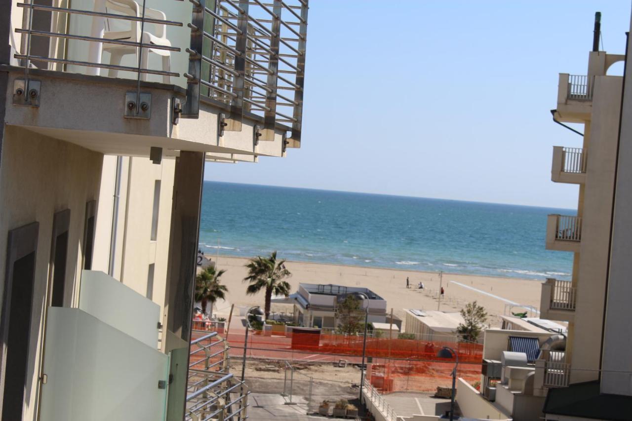 Hotel Mora Rimini Bagian luar foto