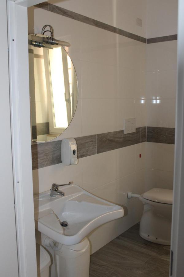 Hotel Mora Rimini Bagian luar foto